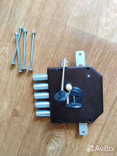 Замок гаражный накладной