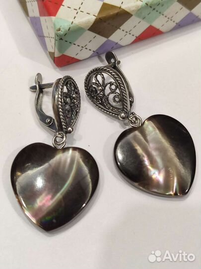 Серьги- сердечки с красивым с перламутром