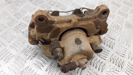 Суппорт тормозной передний правый skoda yeti 1 (2S