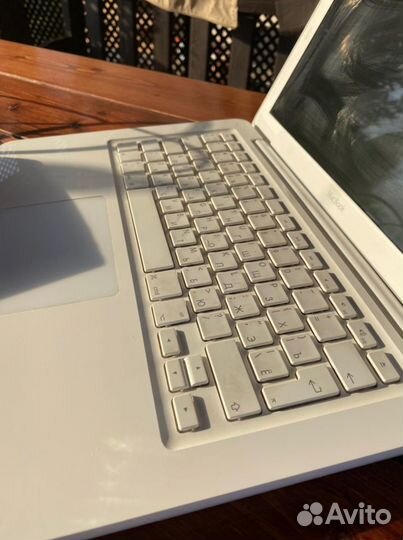 Ноутбук Apple MacBook 2010