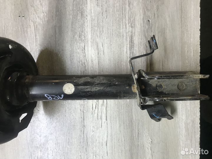 Рено логан степвэй амортизатор передний