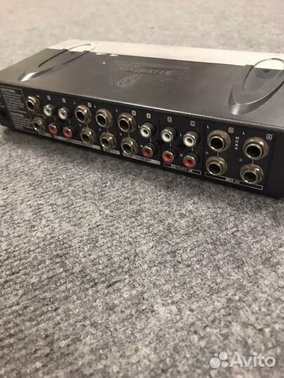 Аналоговый микшер Behringer minimon MON800