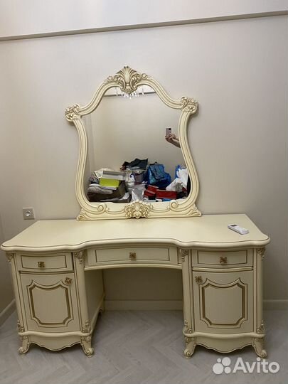 Туалетный столик с зеркалом новый