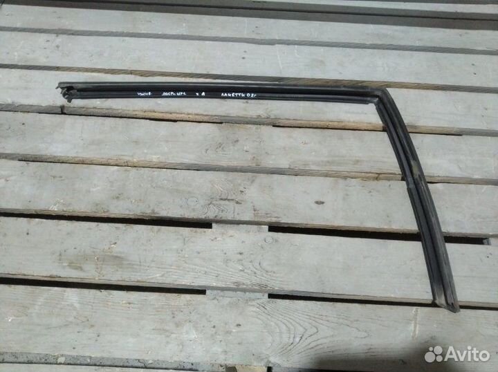 Уплотнитель рамки двери задний левый Chevrolet