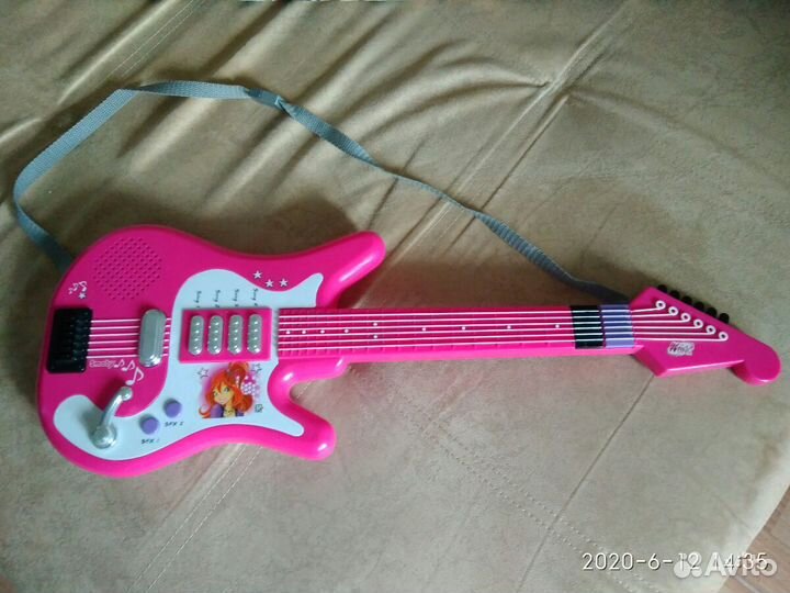 Гитара музыкальная