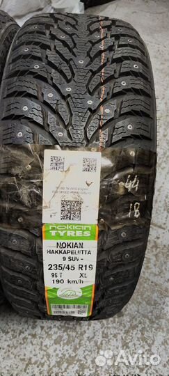 Nokian Tyres Hakkapeliitta 9 235/45 R19