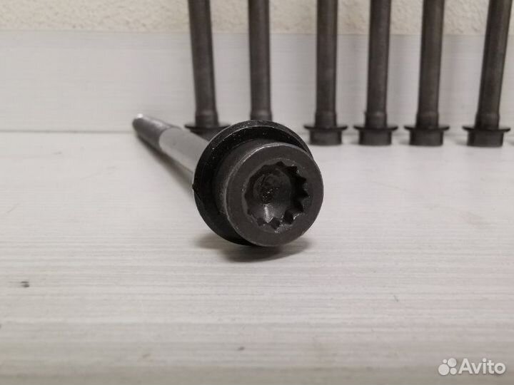 Болт гбц VAG 2.0TDi Volkswagen Golf 7 2.0TDI 2019