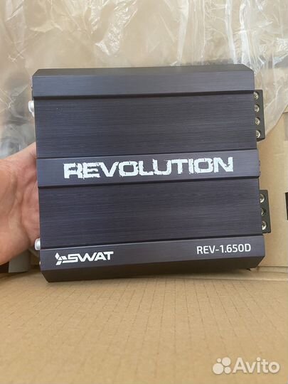 Автомобильный усилитель для сабвуфера