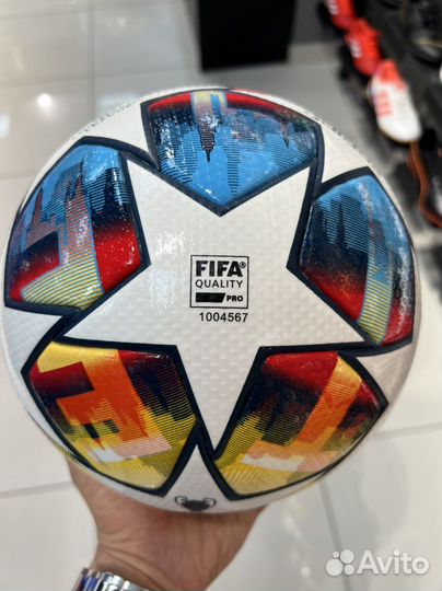 Футбольный мяч adidas лига чемпионов 2022