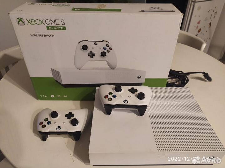 Xbox one s all digital + 2геймпада