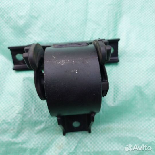 Опора двигателя правая Suzuki SX4