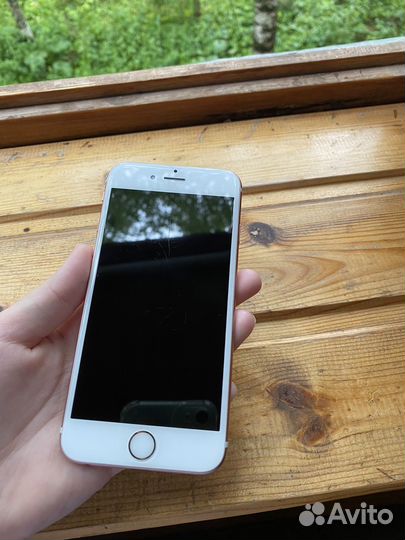 Телефон iPhone 6s