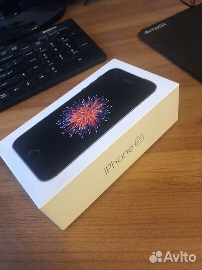 Телефон iPhone SE