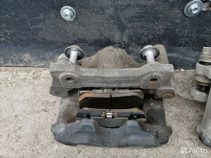 Комплект тормозов is250