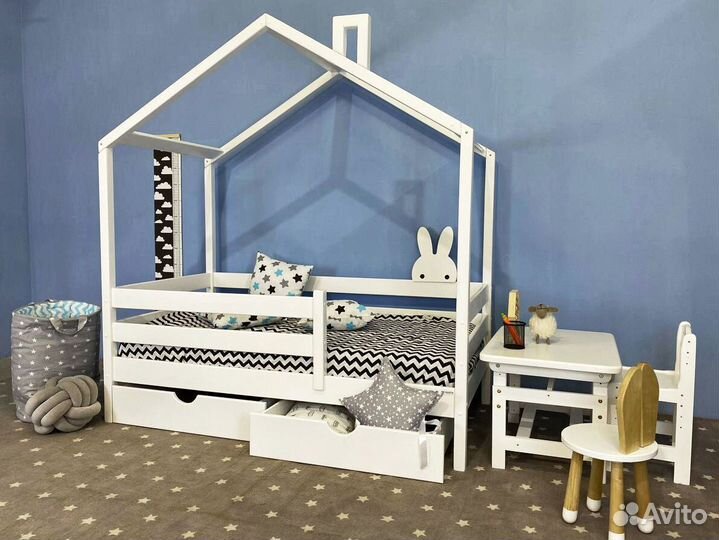 Детская односпальная кровать домик