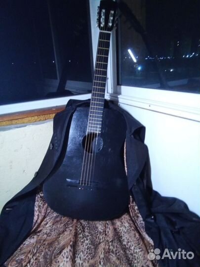 Акустическая гитара