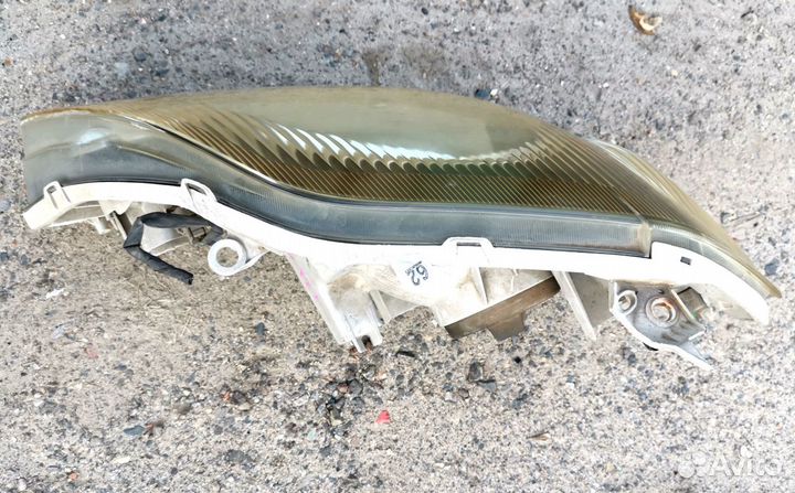 Правая бу фара Toyota Corolla E12