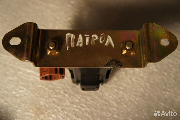 Nissan patrol Y61 Датчик удара