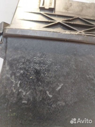 Корпус воздушного фильтра om642 левый Mercedes