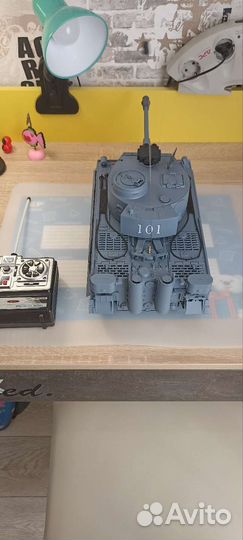 Игрушечный танк радиоуправляемый