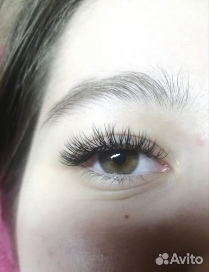 Модель на наращивание ресниц и лами бровей