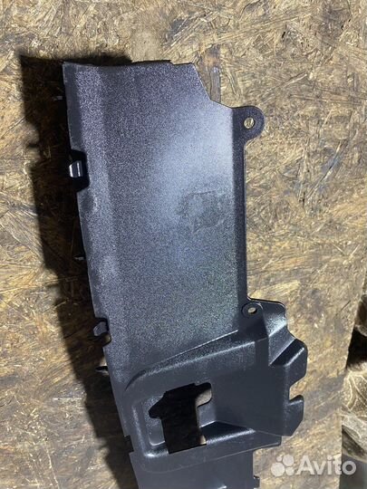 Кожух замка капота ford focus 1