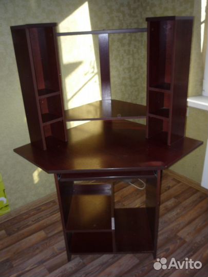 Угловой компьютерный стол