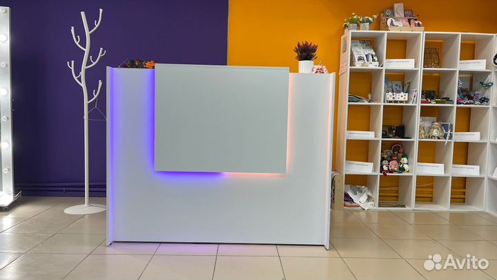 Стойка ресепшн