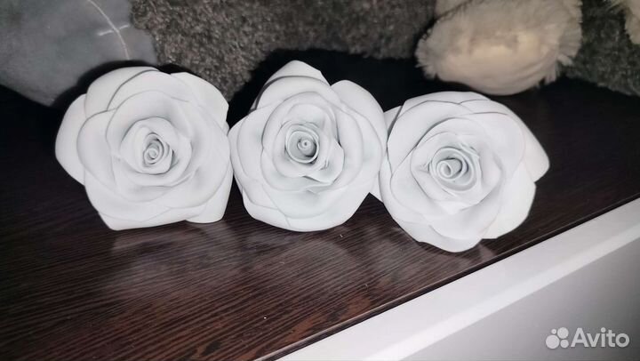 Белые розы из фоамирана