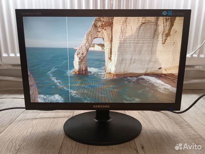 Монитор Samsung