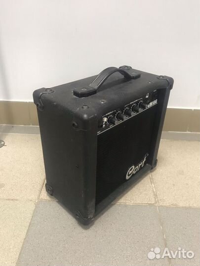Гитарный комбоусилитель cort CM10G