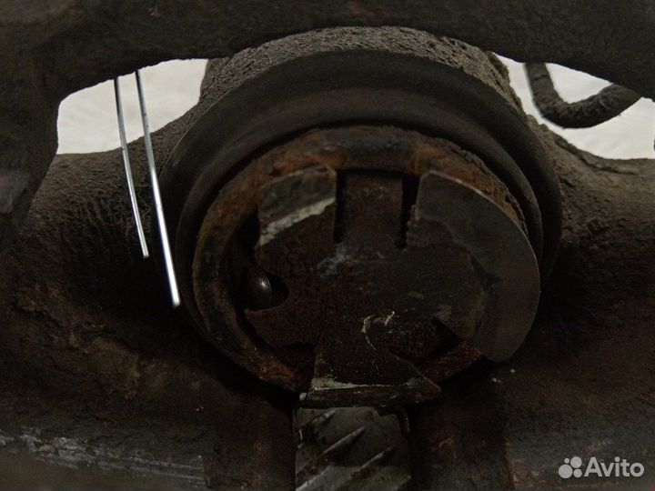 Суппорт передний левый для Volkswagen Passat 5