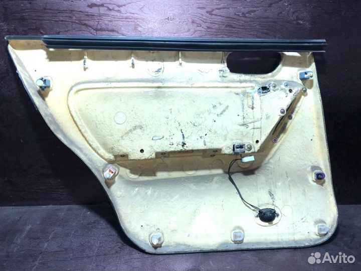 Обшивка боковой двери задняя правая Mazda Millenia