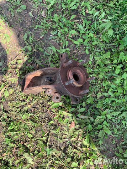 Цапфа левая mazda 3 bk