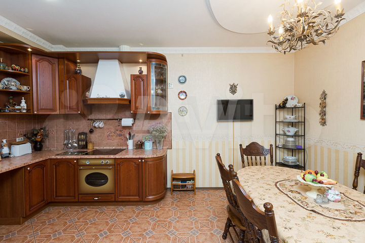 3-к. квартира, 125 м², 4/17 эт.
