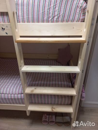 Двухъярусная кровать