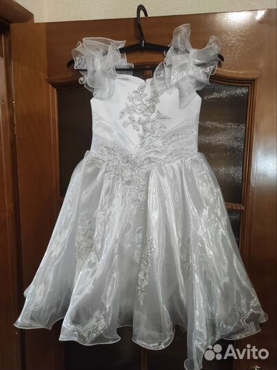 Платье для девочки возраст 2,4,6лет