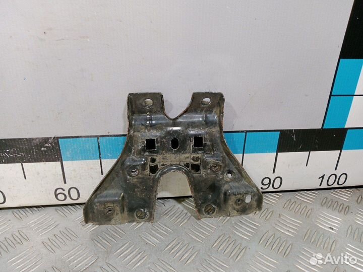 Б/У Кронштейн замка капота Passat B8#003