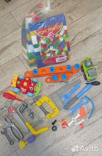 Конструкторы и игрушки
