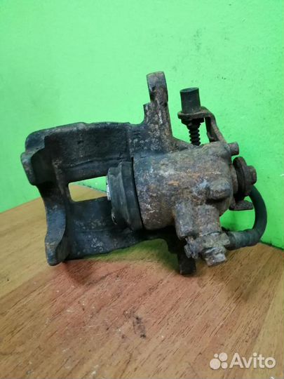 Суппорт задний левый Ауди А4 Б6 Б7 Audi A4 B6 B7