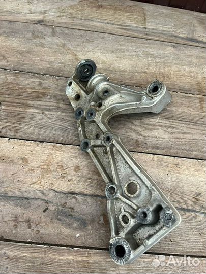 Крепление рычага подвески переднее левое Audi 3 8P