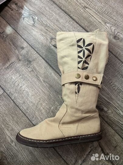 Сапоги чинтамани чёрные и бежевые