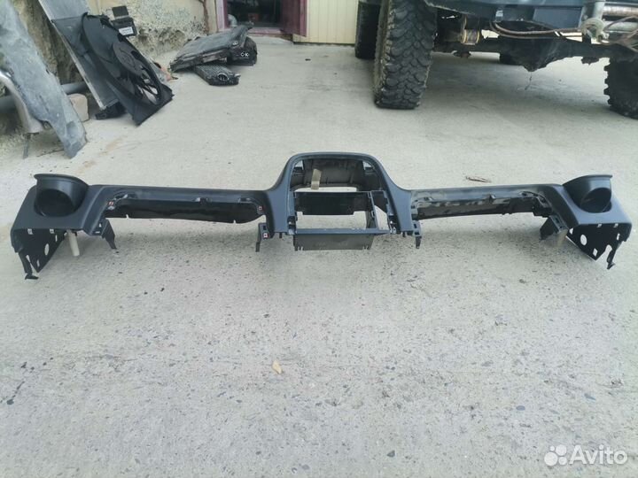 Mercedes M w163 нижняя часть торпедо