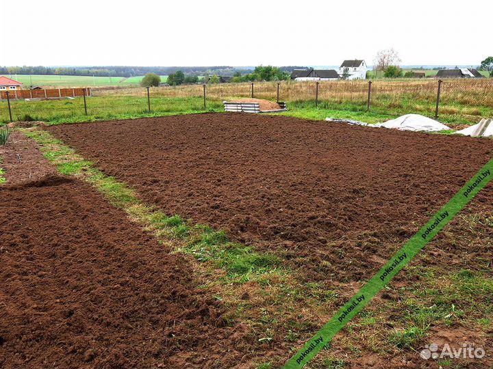 Вспашка земли мини-трактором