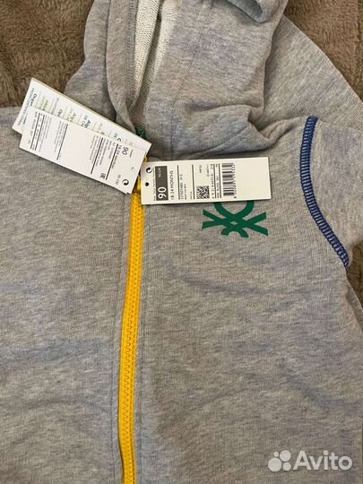 Серый костюм 4000. На рост 90 см. Benetton