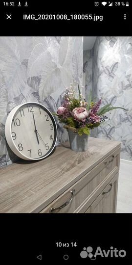 Часы, ваза и новогоднее украшение, подсвечник