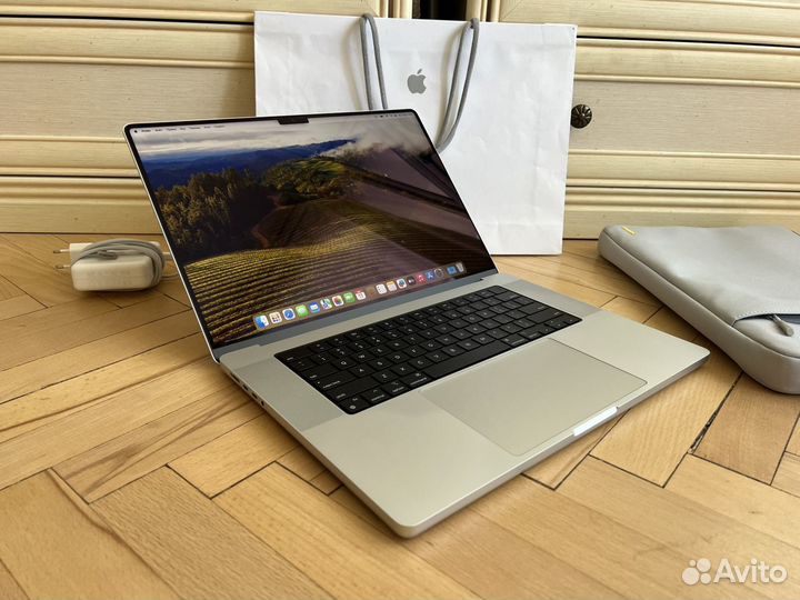 MacBook Pro 16 2023 M2 16Gb 1Tb Silver Как новый