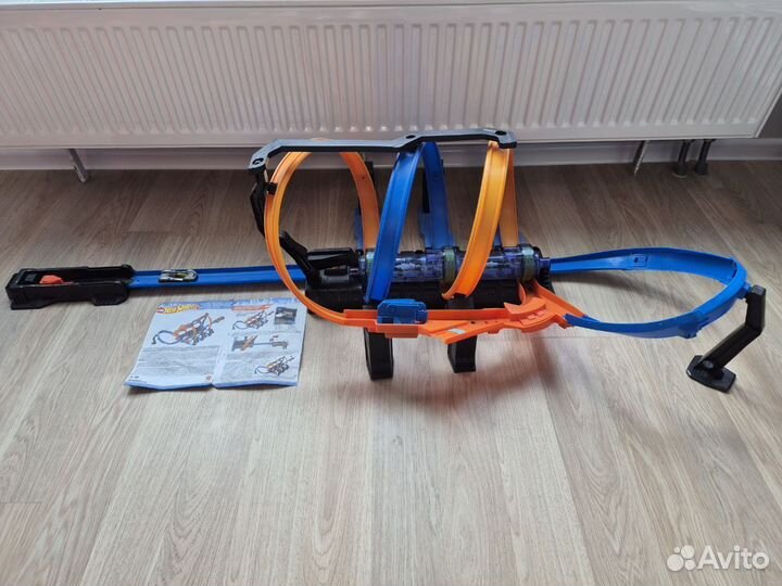 Тройная петля хотвилс Hot Wheels
