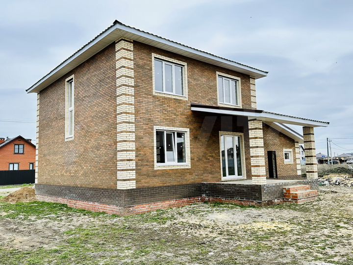 Коттедж 202 м² на участке 10 сот.