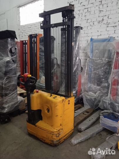 Самоходный штабелёр (поводковый) Komatsu 1,2т 3,6м